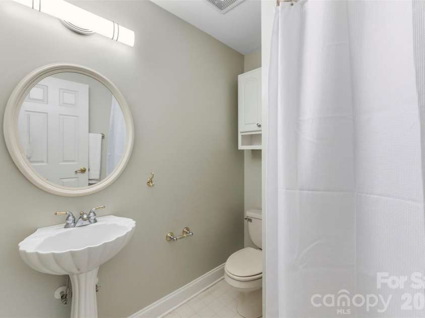 104 Tallwood Drive, Shelby, NC 28152.  MLS# CAR4280185, YatesRealty ID 29316. Bathroom 