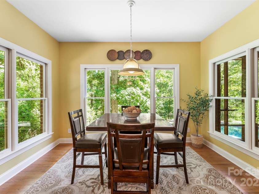 104 Tallwood Drive, Shelby, NC 28152.  MLS# CAR4280185, YatesRealty ID 29316. Dinnnin area