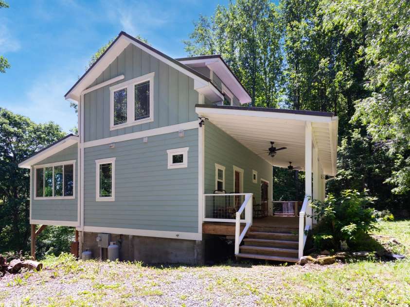 1621 Upward Way, Waynesville, NC 28786.  MLS# CAR4385302, YatesRealty ID 29316. 