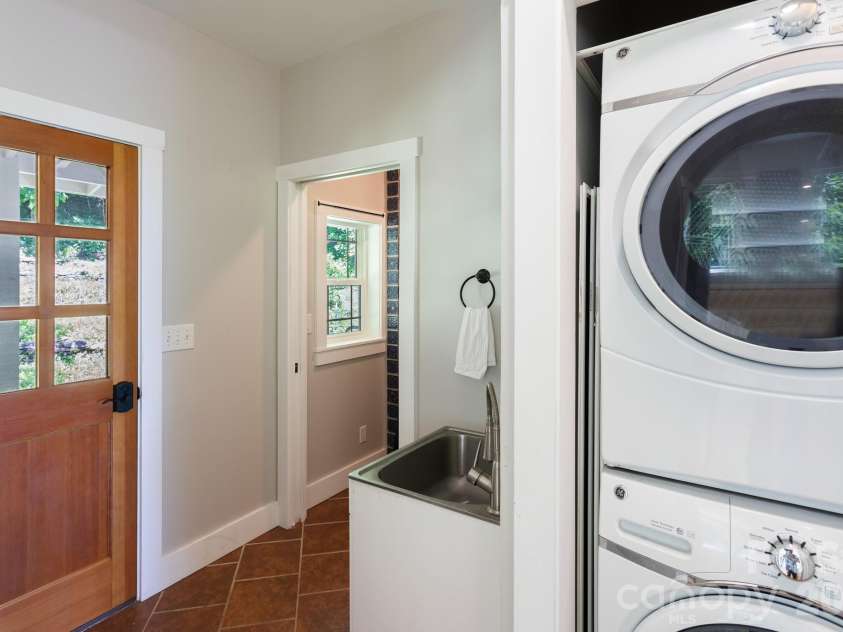 1621 Upward Way, Waynesville, NC 28786.  MLS# CAR4385302, YatesRealty ID 29316. Laundry in Hall