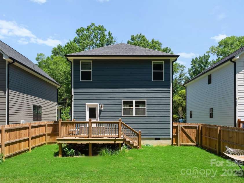 1824 Purser Drive, Charlotte, NC 28215.  MLS# CAR4285600, YatesRealty ID 29317. 