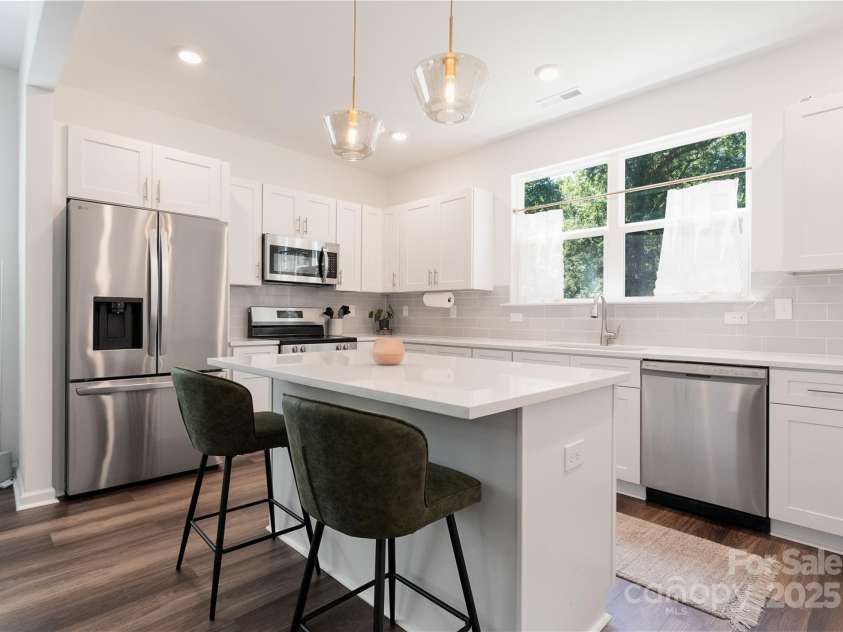 1824 Purser Drive, Charlotte, NC 28215.  MLS# CAR4285600, YatesRealty ID 29317. 