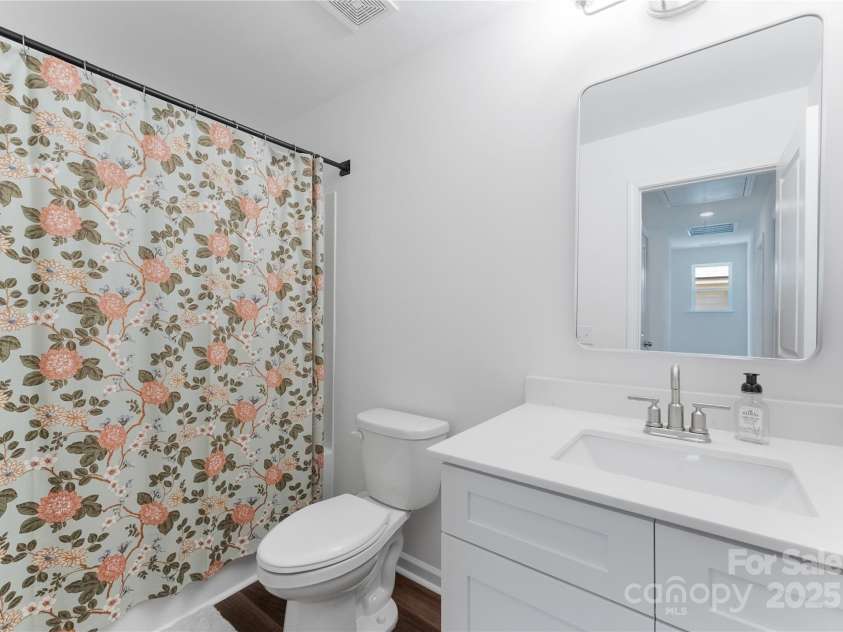 1824 Purser Drive, Charlotte, NC 28215.  MLS# CAR4285600, YatesRealty ID 29317. 