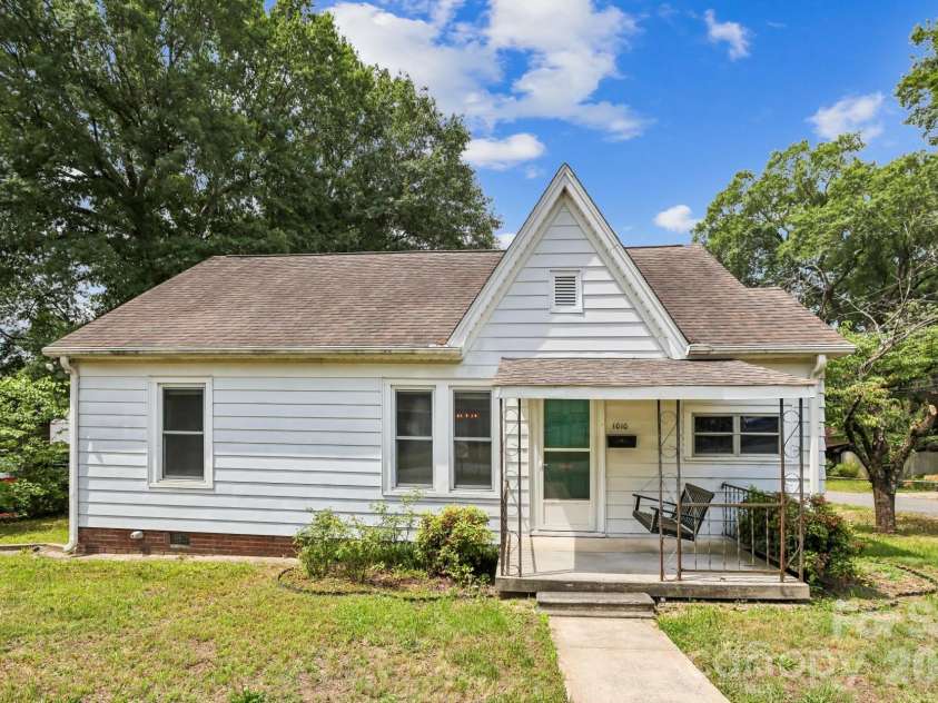 1010 Desoto Avenue, Kannapolis, NC 28083.  MLS# CAR4388396, YatesRealty ID 29318. 