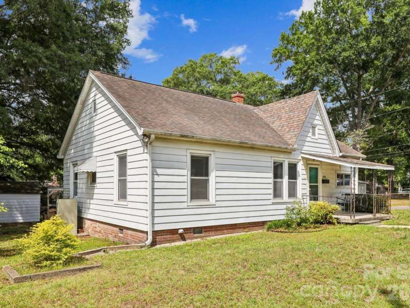 1010 Desoto Avenue, Kannapolis, NC 28083.  MLS# CAR4388396, YatesRealty ID 29318. 