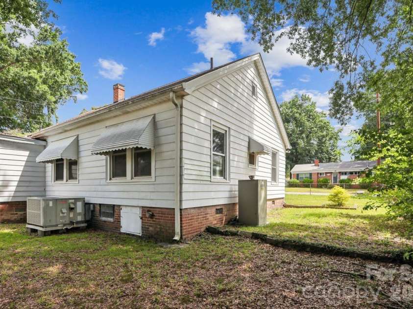 1010 Desoto Avenue, Kannapolis, NC 28083.  MLS# CAR4388396, YatesRealty ID 29318. 