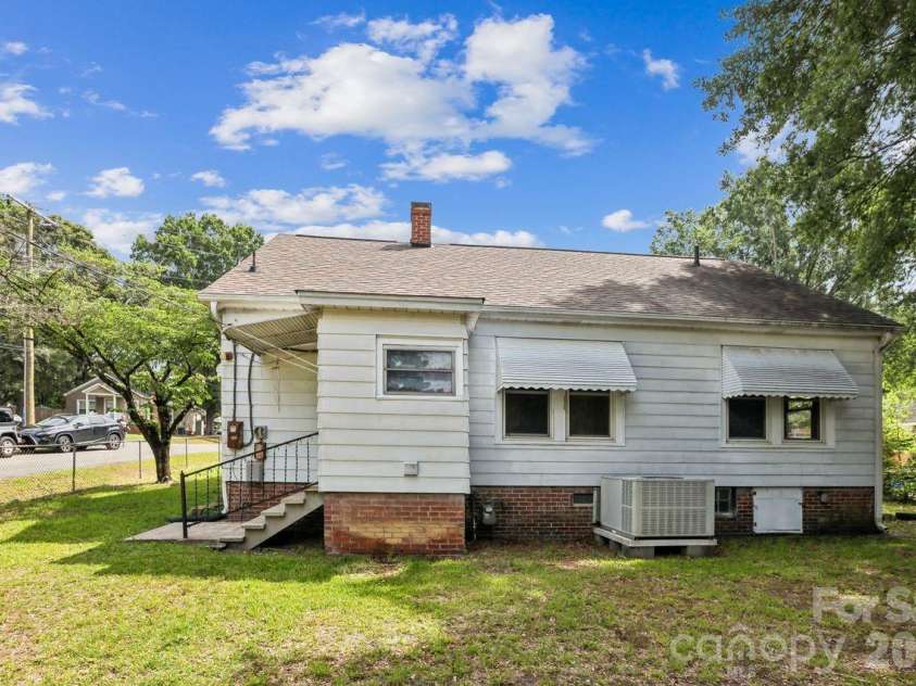 1010 Desoto Avenue, Kannapolis, NC 28083.  MLS# CAR4388396, YatesRealty ID 29318. 