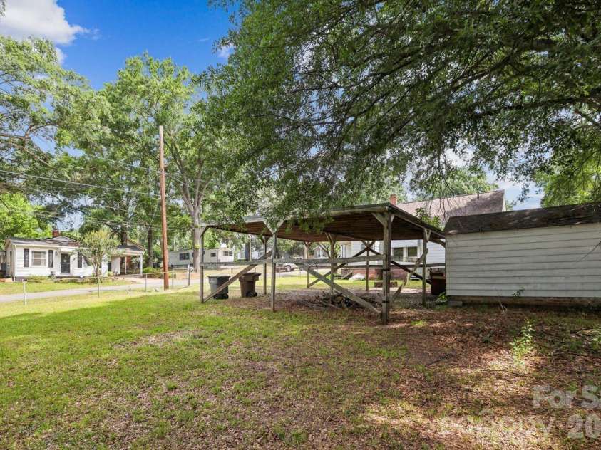 1010 Desoto Avenue, Kannapolis, NC 28083.  MLS# CAR4388396, YatesRealty ID 29318. 