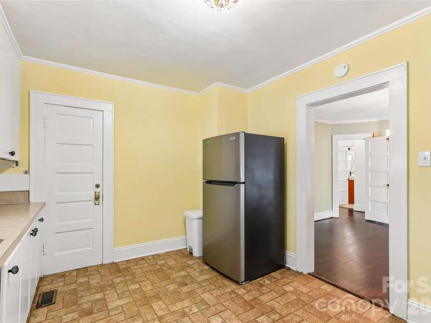 1010 Desoto Avenue, Kannapolis, NC 28083.  MLS# CAR4388396, YatesRealty ID 29318. Quaint Kitchen