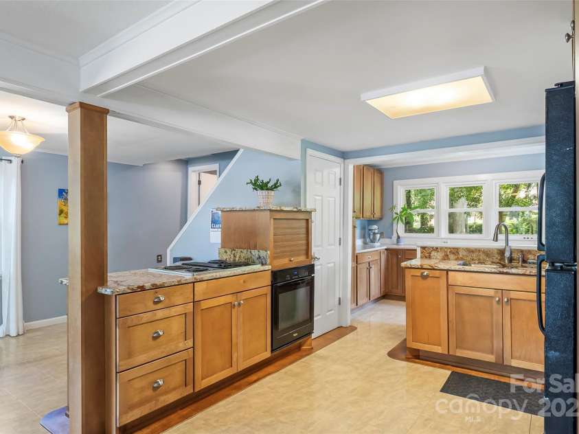 300 Patton Street, Morganton, NC 28655.  MLS# CAR4286372, YatesRealty ID 29318. 