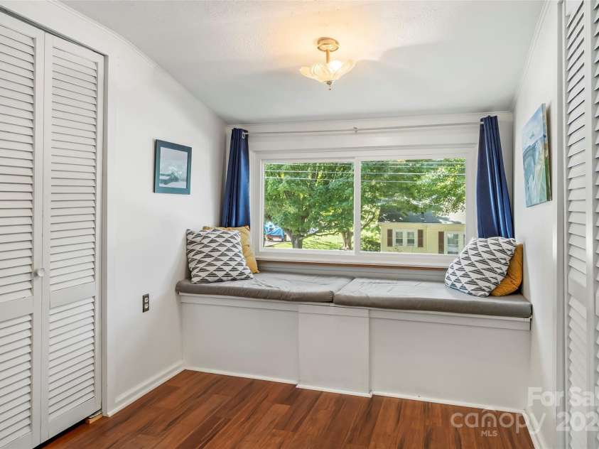 300 Patton Street, Morganton, NC 28655.  MLS# CAR4286372, YatesRealty ID 29318. 