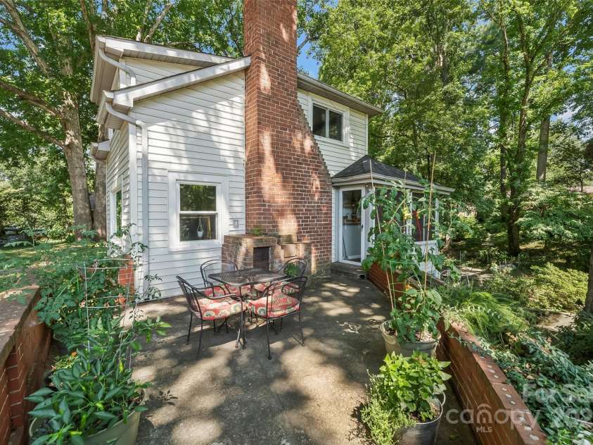 300 Patton Street, Morganton, NC 28655.  MLS# CAR4286372, YatesRealty ID 29318. 