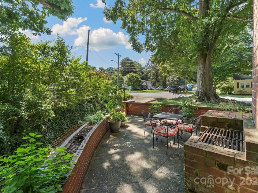 300 Patton Street, Morganton, NC 28655.  MLS# CAR4286372, YatesRealty ID 29318. 