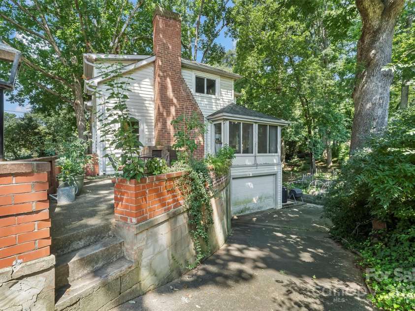 300 Patton Street, Morganton, NC 28655.  MLS# CAR4286372, YatesRealty ID 29318. 
