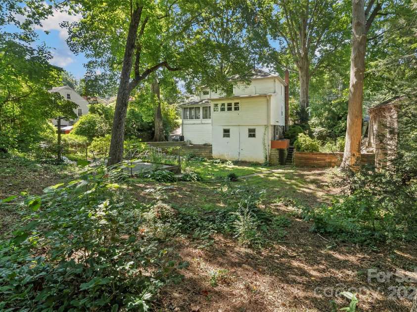300 Patton Street, Morganton, NC 28655.  MLS# CAR4286372, YatesRealty ID 29318. 