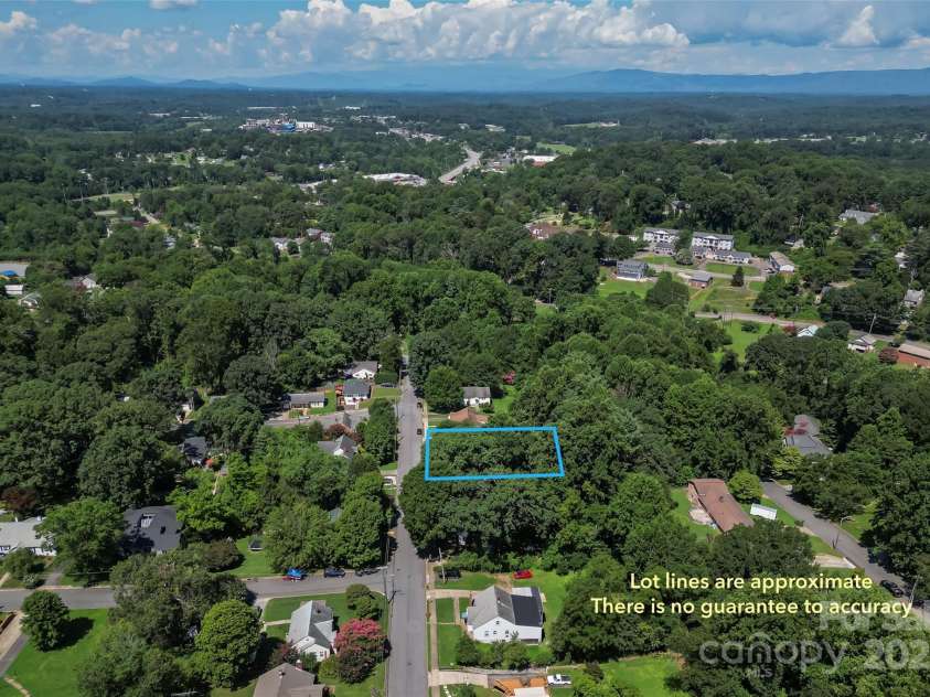 300 Patton Street, Morganton, NC 28655.  MLS# CAR4286372, YatesRealty ID 29318. 