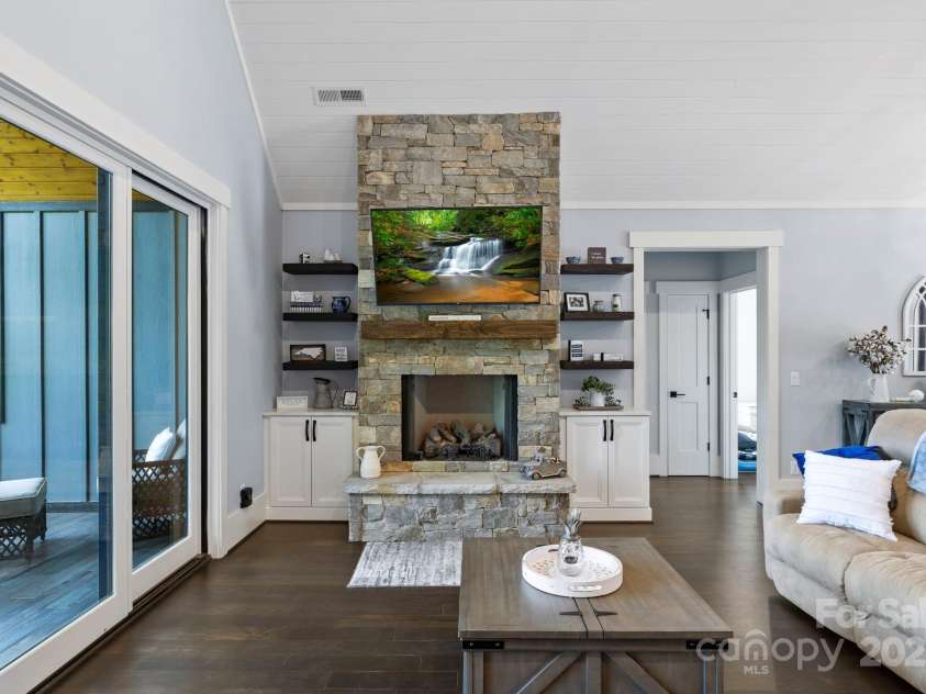 231 Tower Circle, Laurel Park, NC 28739.  MLS# CAR4276867, YatesRealty ID 29319. 