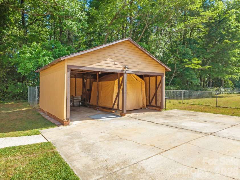 745 Dukeville Road, Salisbury, NC 28146.  MLS# CAR4375497, YatesRealty ID 29319. 
