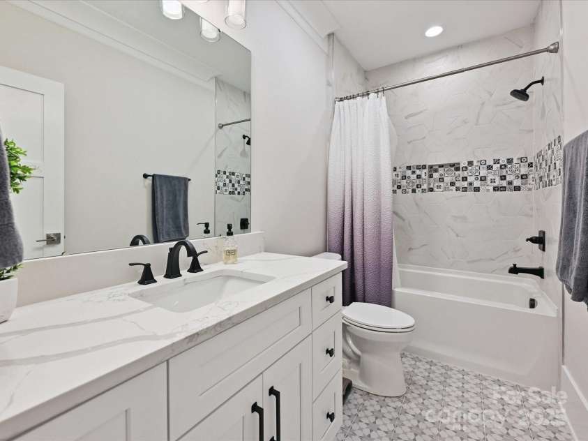 3814 Churchill Road, Charlotte, NC 28211.  MLS# CAR4286763, YatesRealty ID 29320. Ensuite.