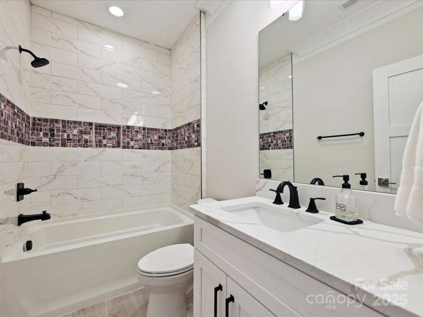3814 Churchill Road, Charlotte, NC 28211.  MLS# CAR4286763, YatesRealty ID 29320. Ensuite.