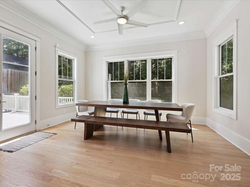 3814 Churchill Road, Charlotte, NC 28211.  MLS# CAR4286763, YatesRealty ID 29320. Large breakfast area.