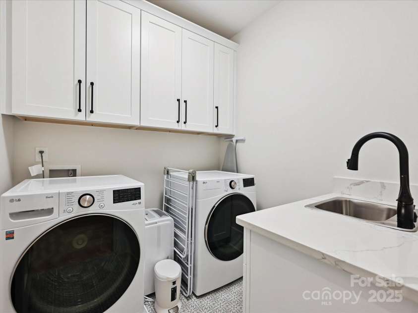 3814 Churchill Road, Charlotte, NC 28211.  MLS# CAR4286763, YatesRealty ID 29320. Laundry near bedrooms.