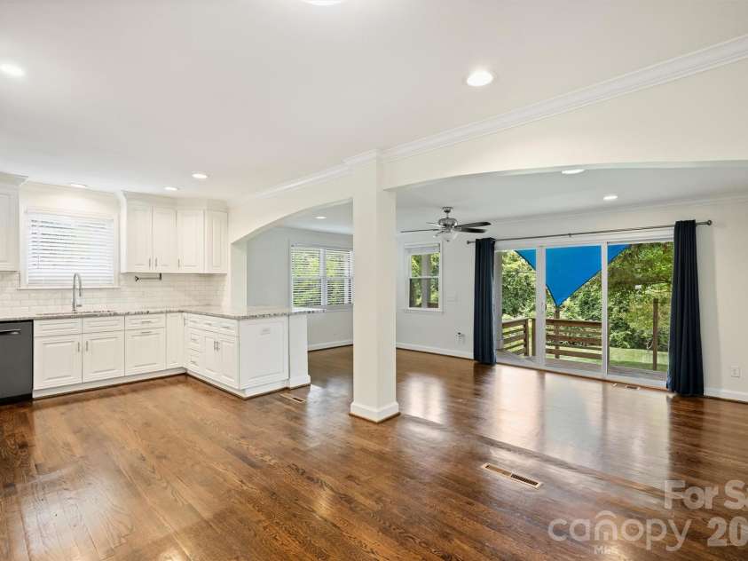 4824 Gilmore Drive, Charlotte, NC 28209.  MLS# CAR4389651, YatesRealty ID 29320. 