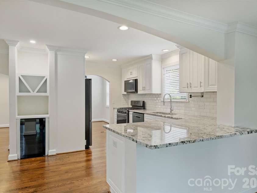 4824 Gilmore Drive, Charlotte, NC 28209.  MLS# CAR4389651, YatesRealty ID 29320. 