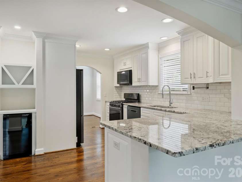 4824 Gilmore Drive, Charlotte, NC 28209.  MLS# CAR4389651, YatesRealty ID 29320. 