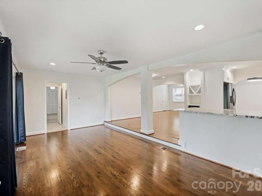 4824 Gilmore Drive, Charlotte, NC 28209.  MLS# CAR4389651, YatesRealty ID 29320. 