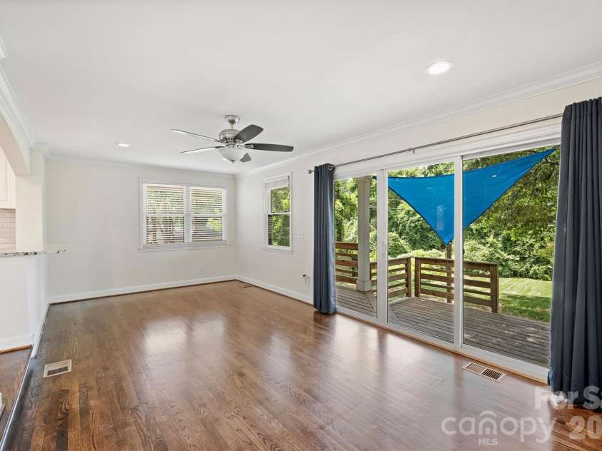 4824 Gilmore Drive, Charlotte, NC 28209.  MLS# CAR4389651, YatesRealty ID 29320. 