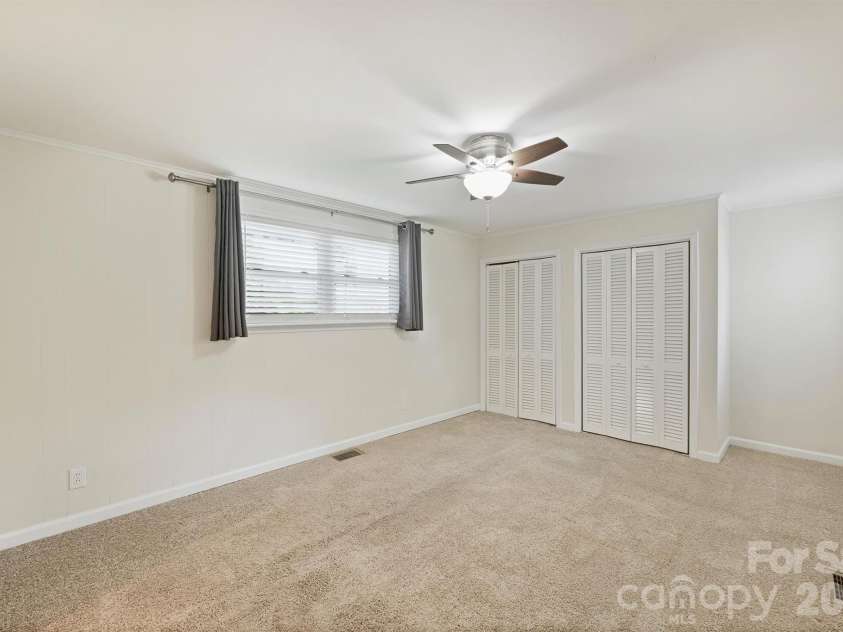 4824 Gilmore Drive, Charlotte, NC 28209.  MLS# CAR4389651, YatesRealty ID 29320. 