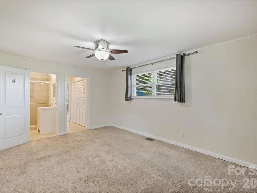 4824 Gilmore Drive, Charlotte, NC 28209.  MLS# CAR4389651, YatesRealty ID 29320. 