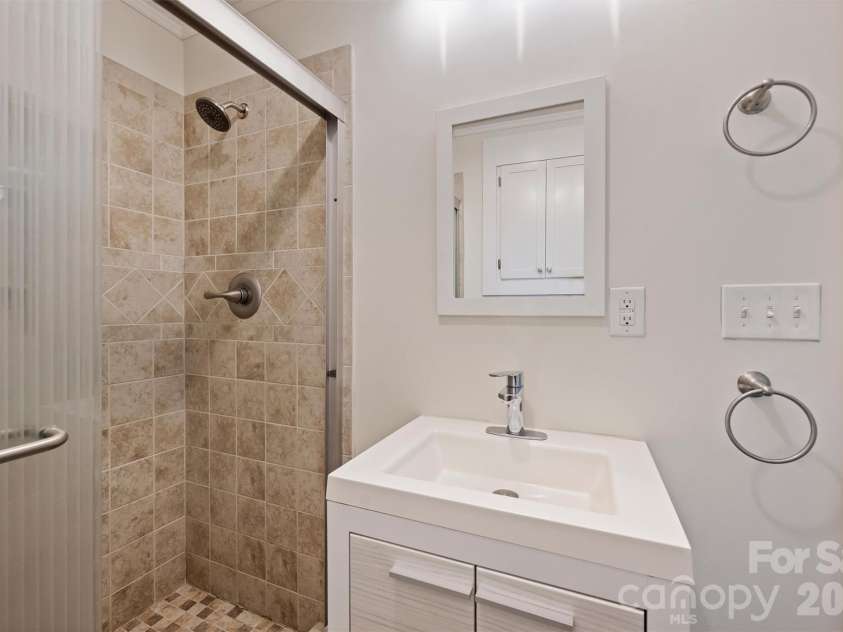 4824 Gilmore Drive, Charlotte, NC 28209.  MLS# CAR4389651, YatesRealty ID 29320. 