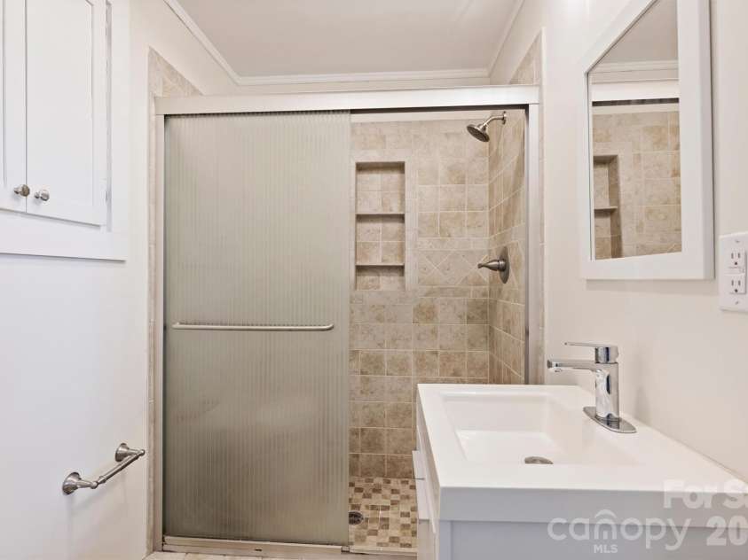 4824 Gilmore Drive, Charlotte, NC 28209.  MLS# CAR4389651, YatesRealty ID 29320. 
