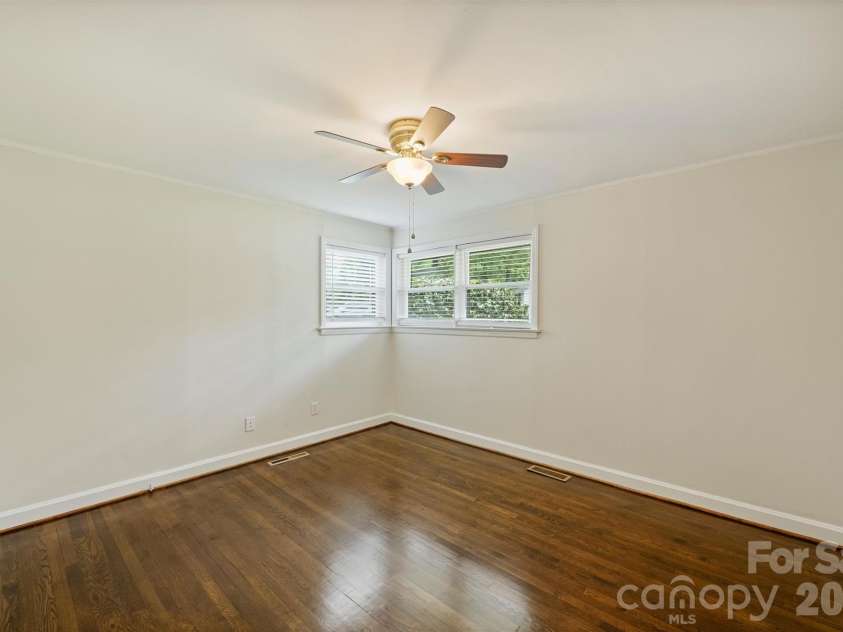 4824 Gilmore Drive, Charlotte, NC 28209.  MLS# CAR4389651, YatesRealty ID 29320. 