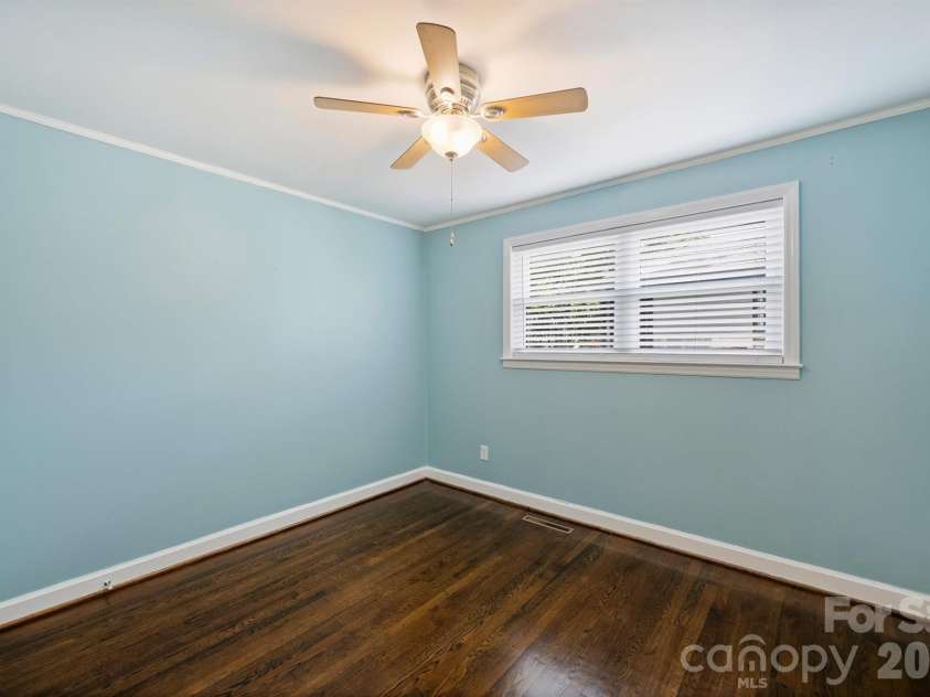 4824 Gilmore Drive, Charlotte, NC 28209.  MLS# CAR4389651, YatesRealty ID 29320. 