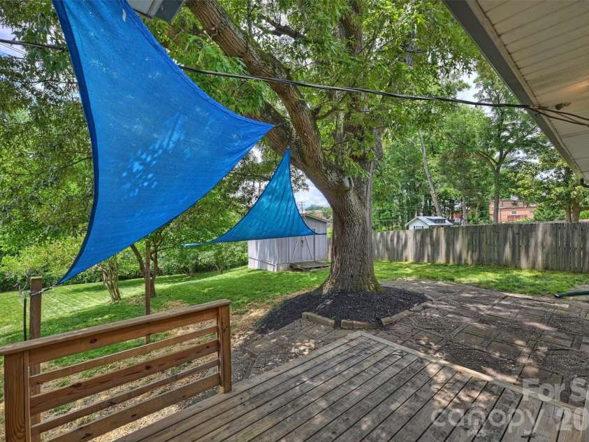 4824 Gilmore Drive, Charlotte, NC 28209.  MLS# CAR4389651, YatesRealty ID 29320. 