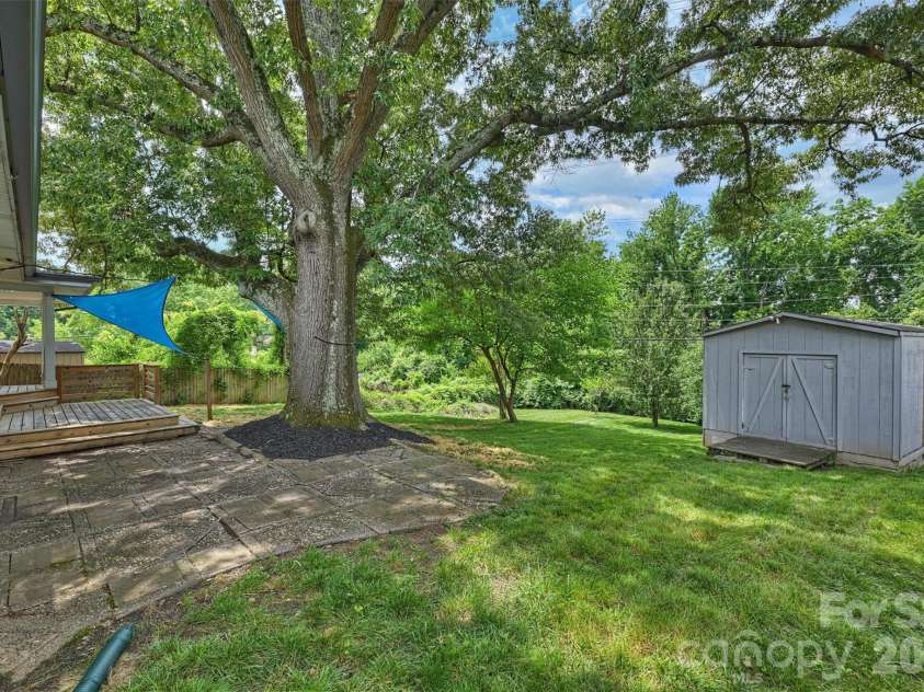 4824 Gilmore Drive, Charlotte, NC 28209.  MLS# CAR4389651, YatesRealty ID 29320. 