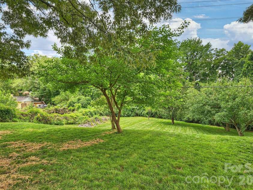 4824 Gilmore Drive, Charlotte, NC 28209.  MLS# CAR4389651, YatesRealty ID 29320. 