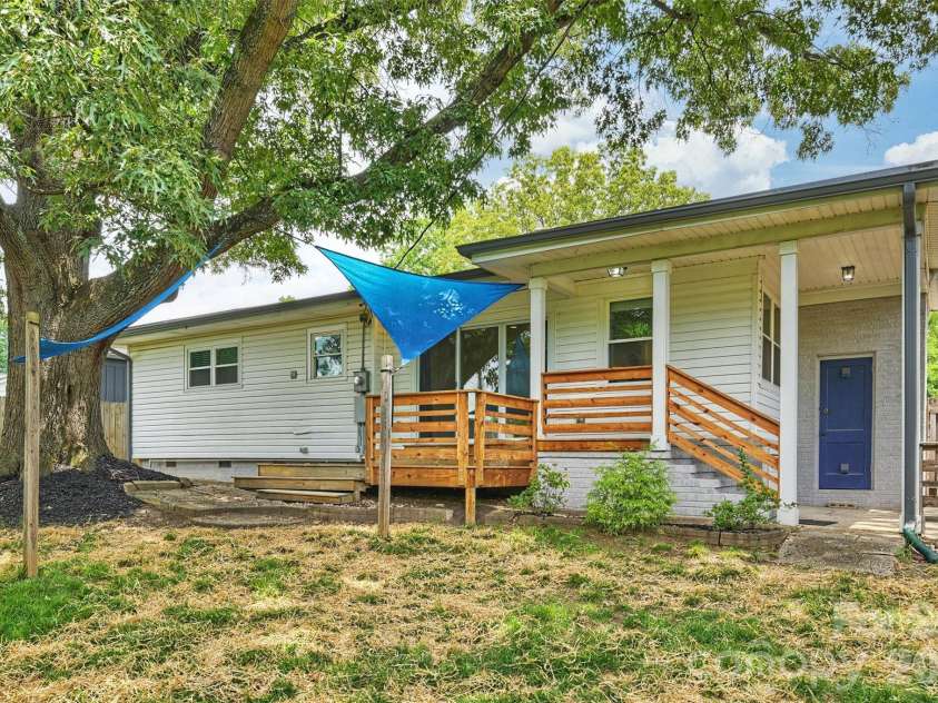 4824 Gilmore Drive, Charlotte, NC 28209.  MLS# CAR4389651, YatesRealty ID 29320. 