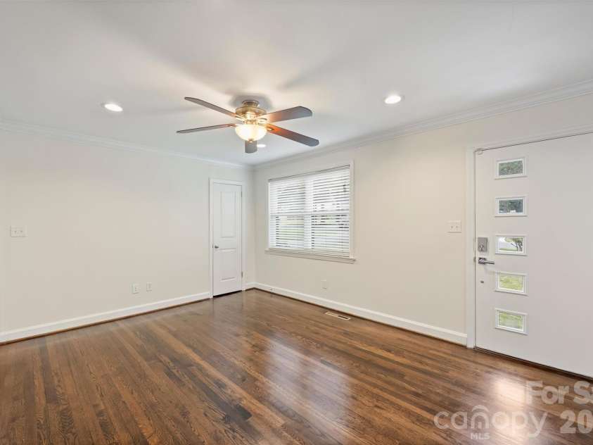 4824 Gilmore Drive, Charlotte, NC 28209.  MLS# CAR4418020, YatesRealty ID 29320. 