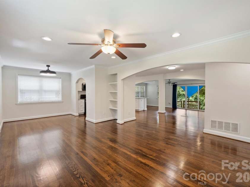 4824 Gilmore Drive, Charlotte, NC 28209.  MLS# CAR4418020, YatesRealty ID 29320. 
