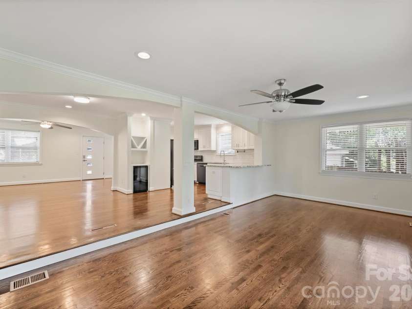 4824 Gilmore Drive, Charlotte, NC 28209.  MLS# CAR4418020, YatesRealty ID 29320. 