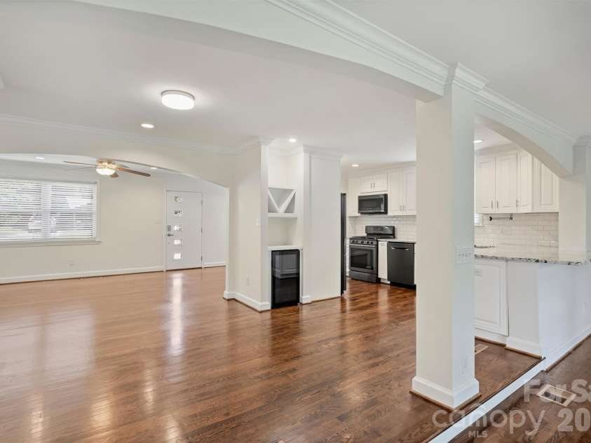 4824 Gilmore Drive, Charlotte, NC 28209.  MLS# CAR4418020, YatesRealty ID 29320. 