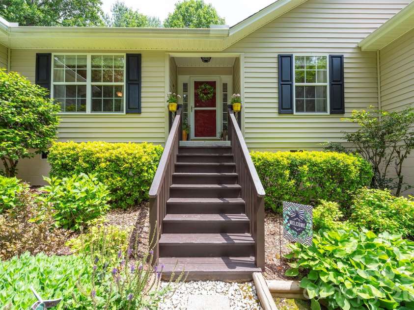 8 Shadowbrook Drive, Weaverville, NC 28787.  MLS# CAR4388489, YatesRealty ID 29322. 