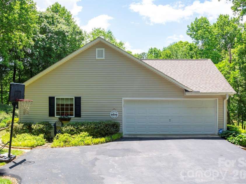 8 Shadowbrook Drive, Weaverville, NC 28787.  MLS# CAR4388489, YatesRealty ID 29322. 
