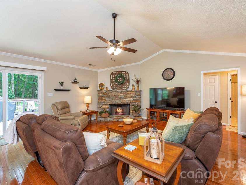 8 Shadowbrook Drive, Weaverville, NC 28787.  MLS# CAR4388489, YatesRealty ID 29322. 