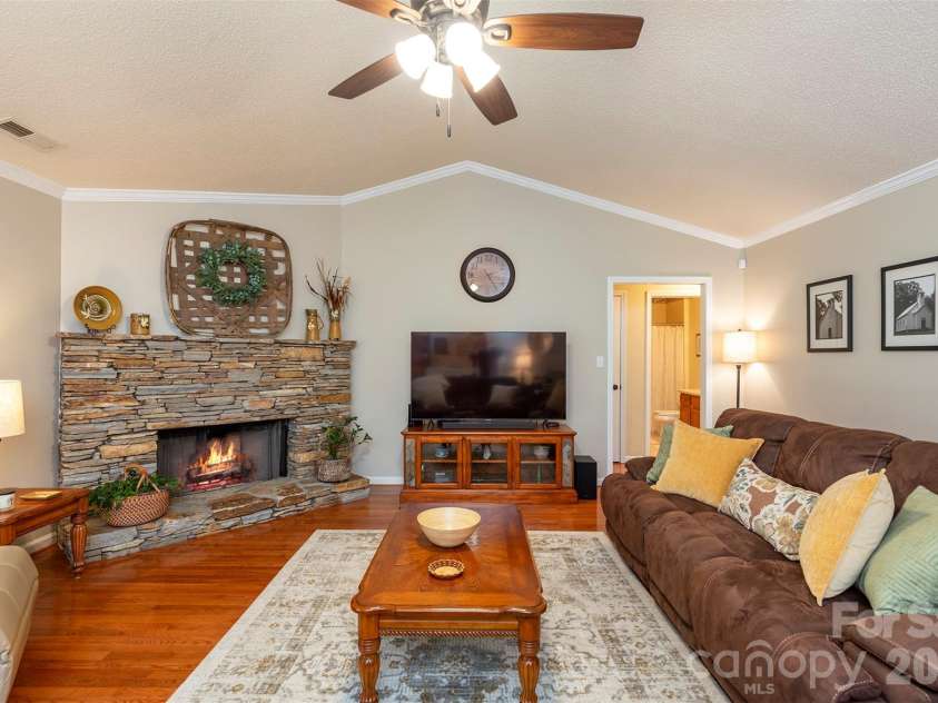 8 Shadowbrook Drive, Weaverville, NC 28787.  MLS# CAR4388489, YatesRealty ID 29322. 