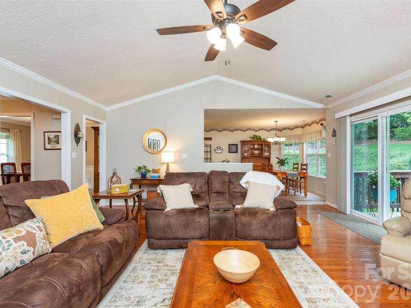 8 Shadowbrook Drive, Weaverville, NC 28787.  MLS# CAR4388489, YatesRealty ID 29322. 